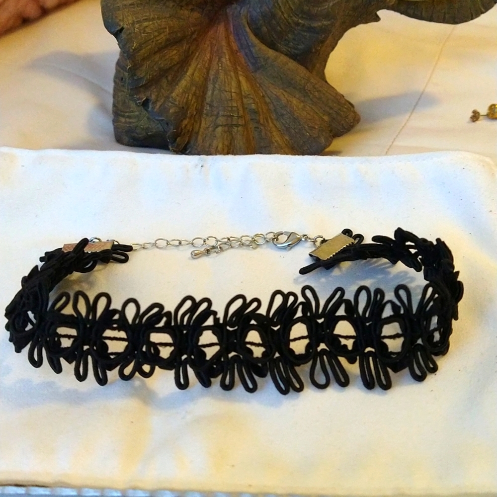 BLACK LACE FABRIC GOTHIC CHOKER FASHION NECKLACE
